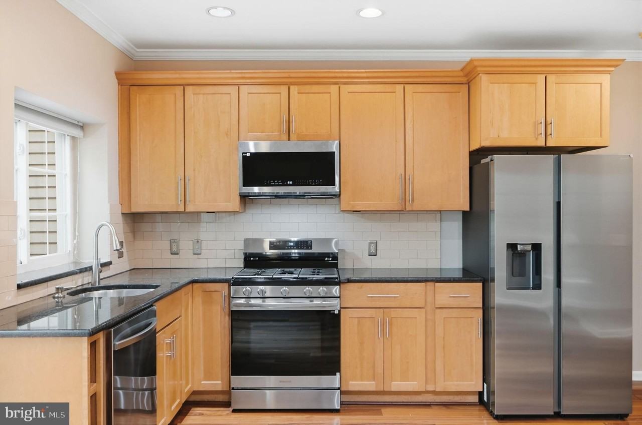 12109 Wedgeway Ct - Photo 4 of 43