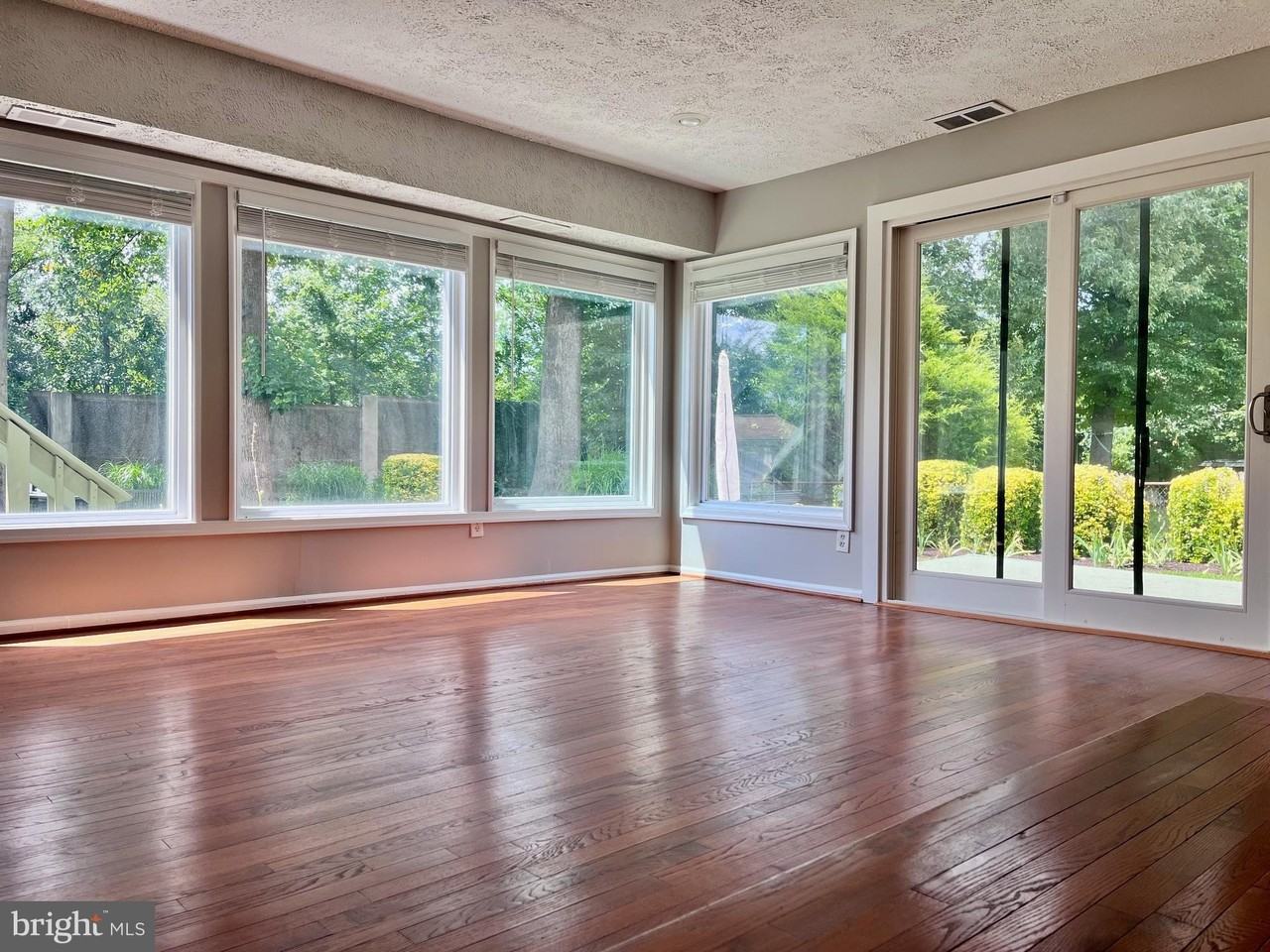 5350 Ravensworth Rd - Photo 7 of 50