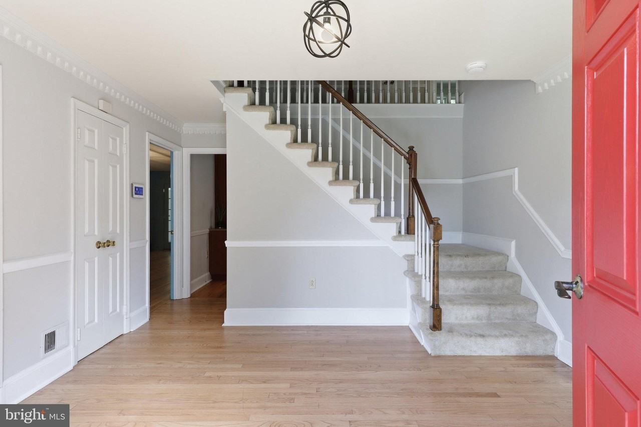 6817 Jeremiah Ct - Photo 3 of 48