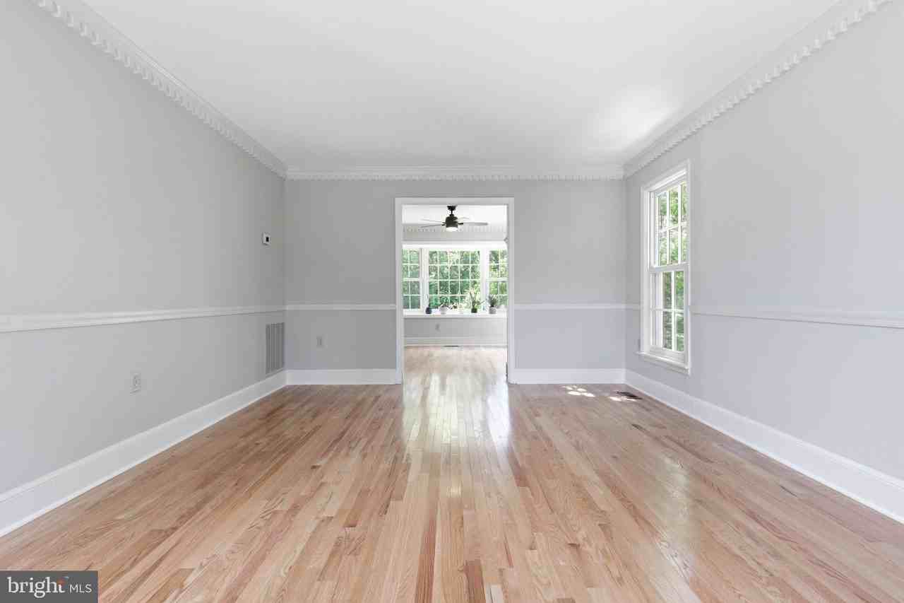 6817 Jeremiah Ct - Photo 7 of 48