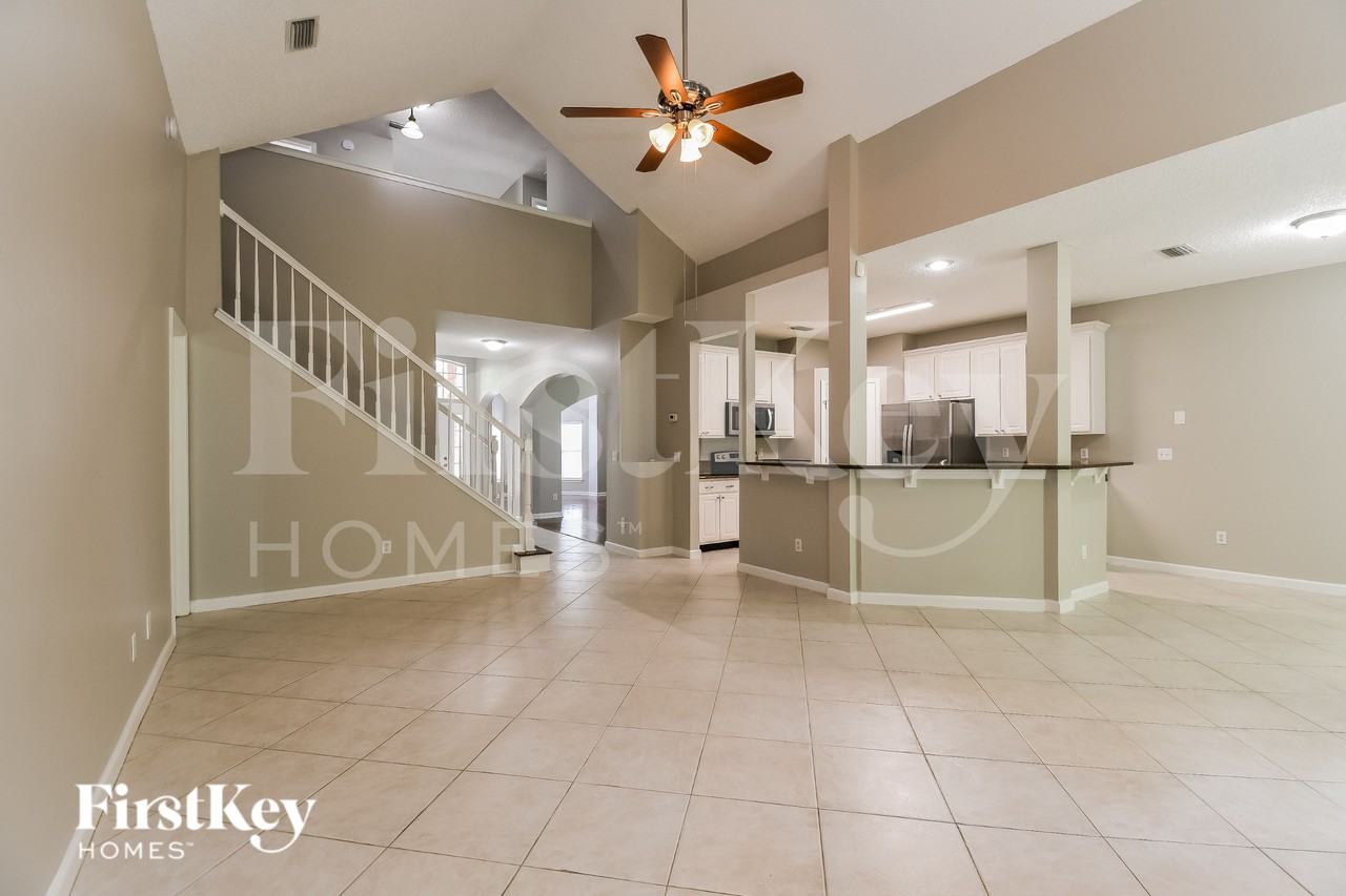 2132 Pebble Creek Ln - Photo 3 of 15