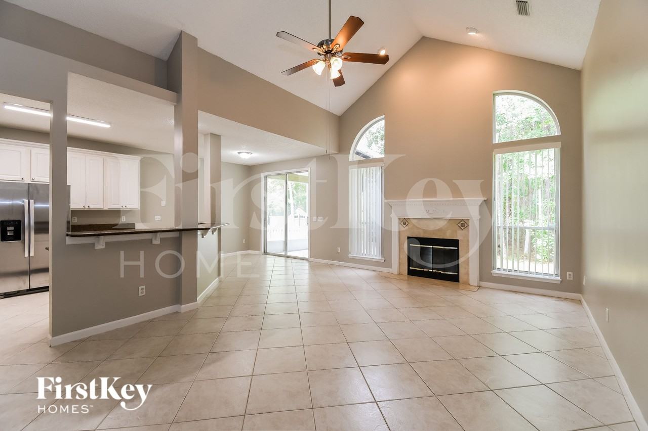 2132 Pebble Creek Ln - Photo 4 of 15