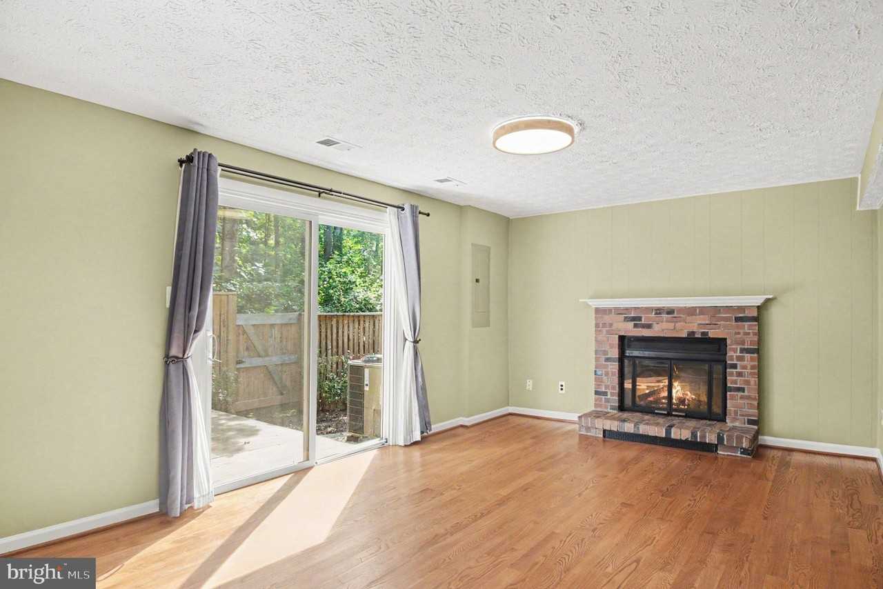 11510 Underoak Ct - Photo 5 of 26