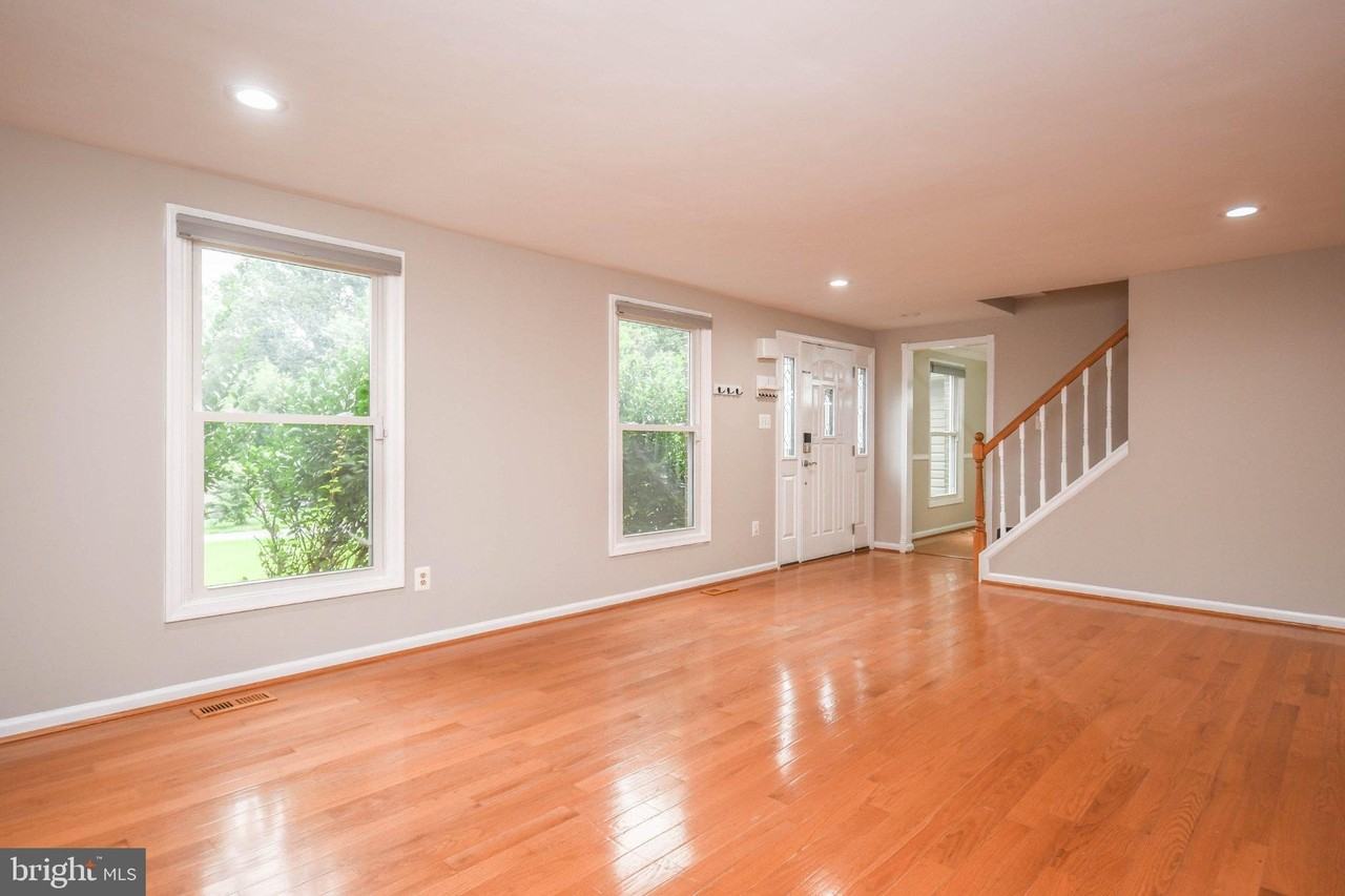 9627 Locust Hill Dr - Photo 2 of 50