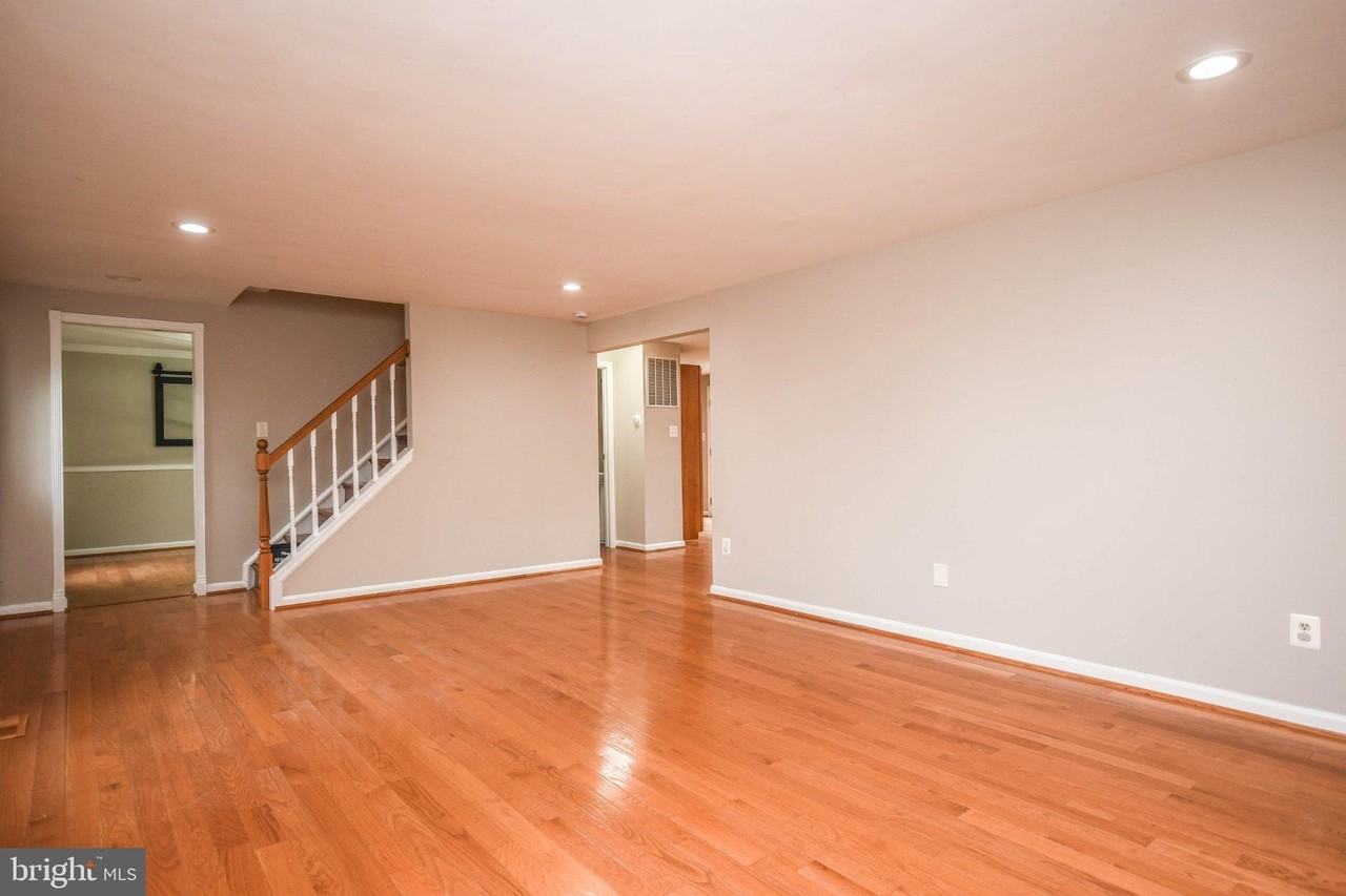 9627 Locust Hill Dr - Photo 3 of 50