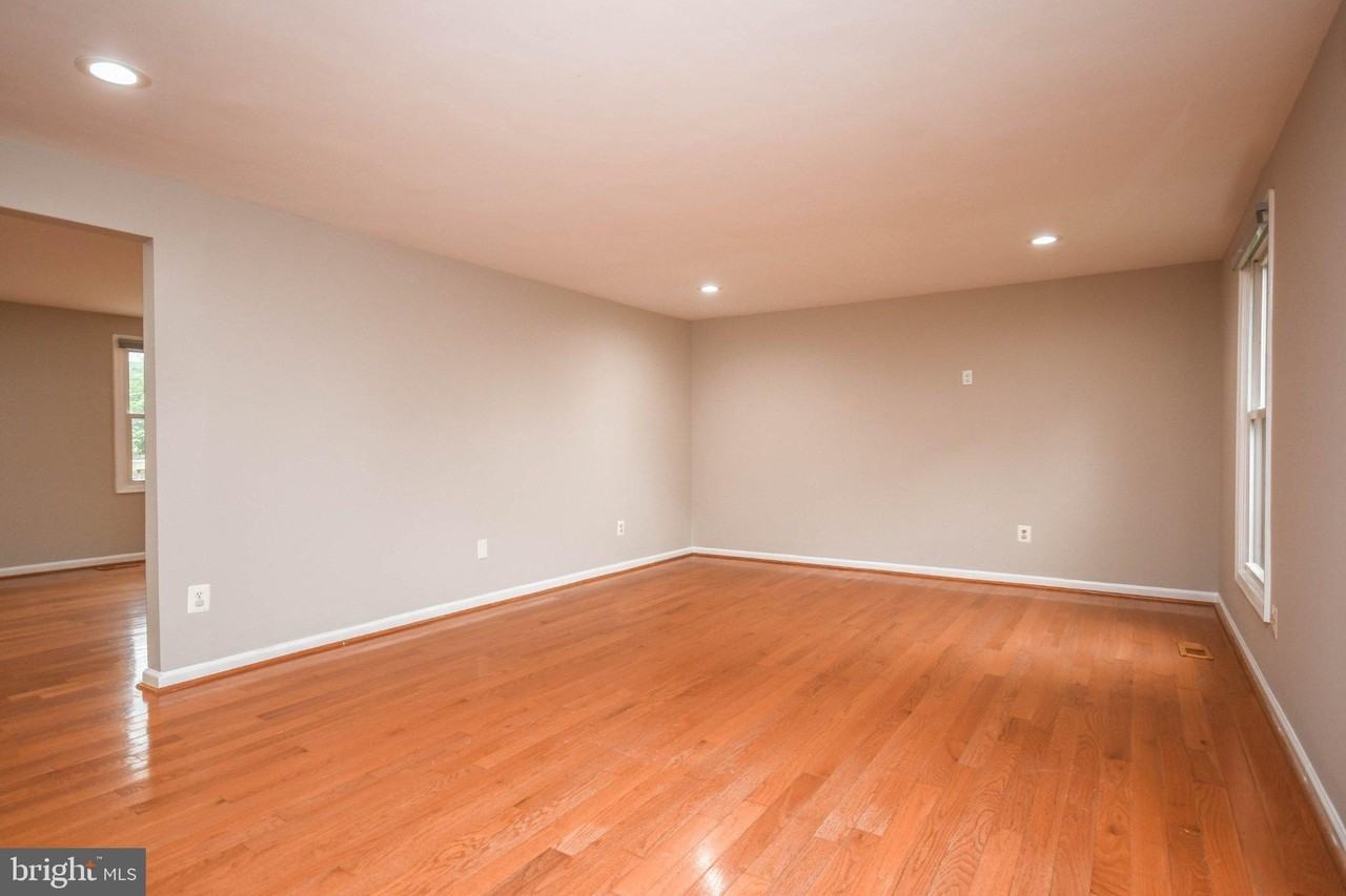 9627 Locust Hill Dr - Photo 4 of 50