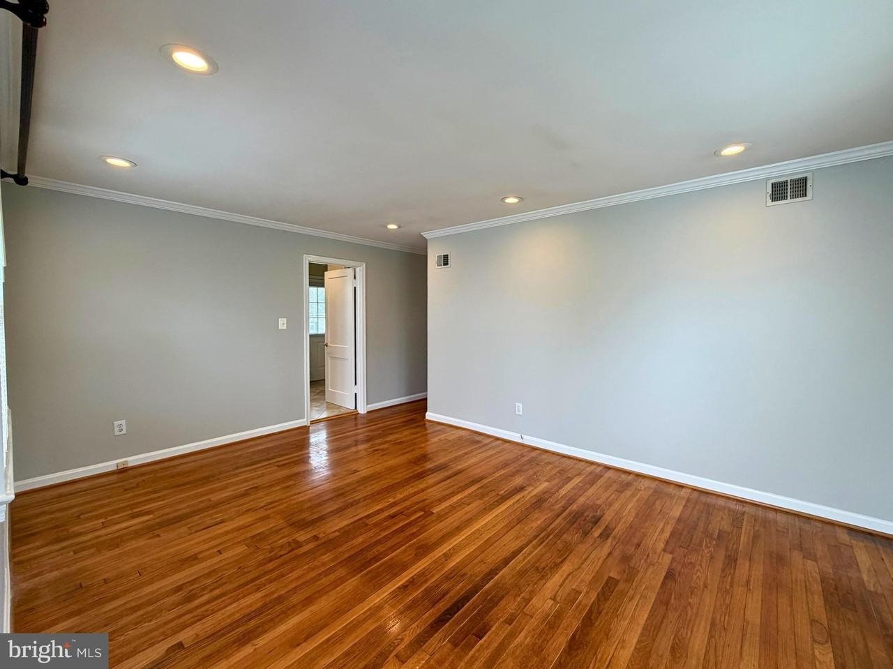 6825 Westmoreland Rd - Photo 3 of 21