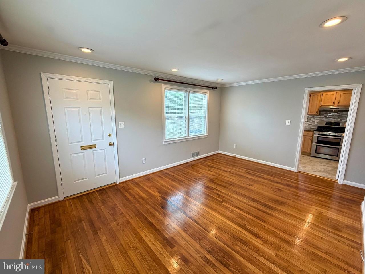 6825 Westmoreland Rd - Photo 4 of 21