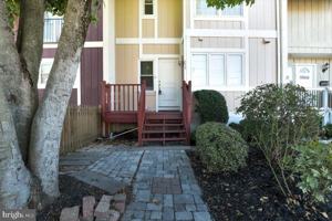 featured image of 255 Meadows Ln Ne