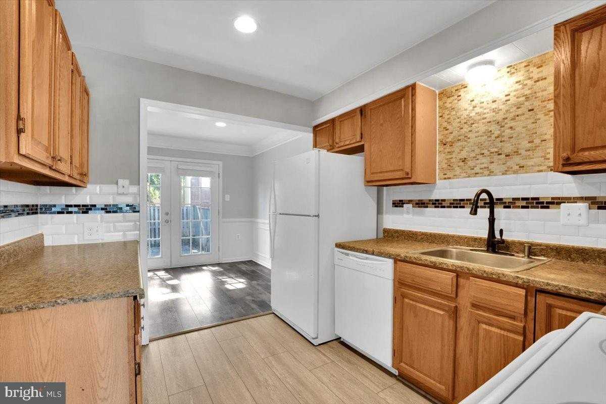 255 Meadows Ln Ne - Photo 2 of 5
