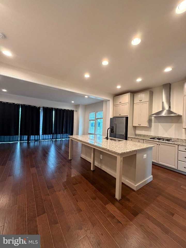 22992 Brooksbank Sq - Photo 5 of 32