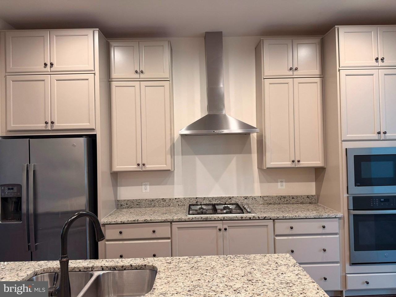 22992 Brooksbank Sq - Photo 6 of 32