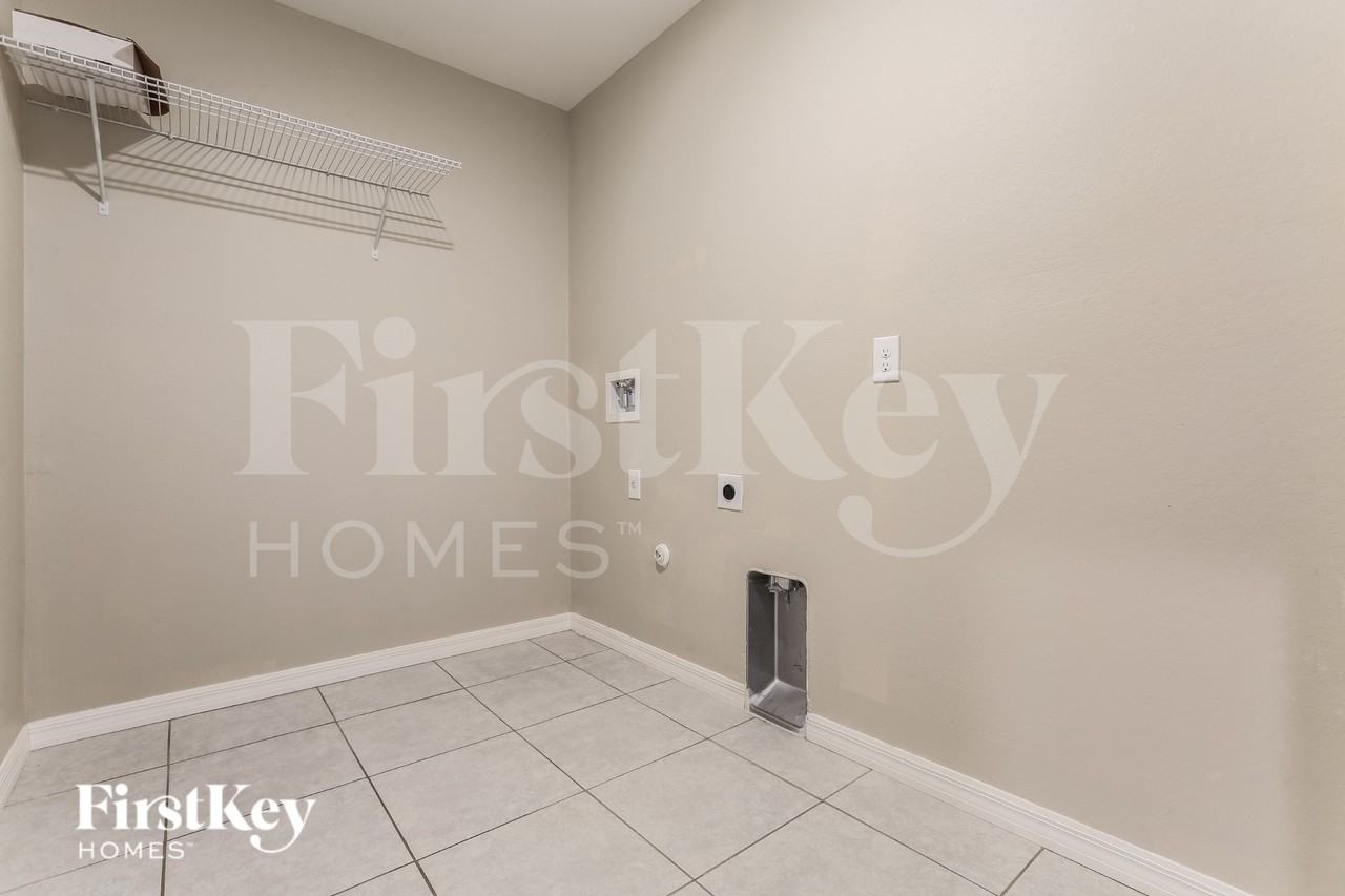 23338 Moorhead Ave - Photo 6 of 16