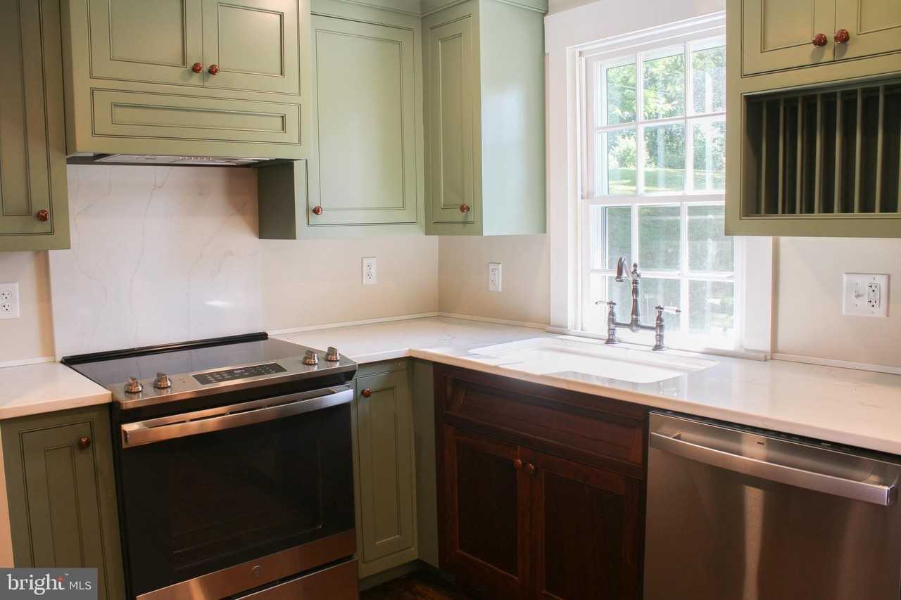 242 Fort Bowman Rd - Photo 5 of 39