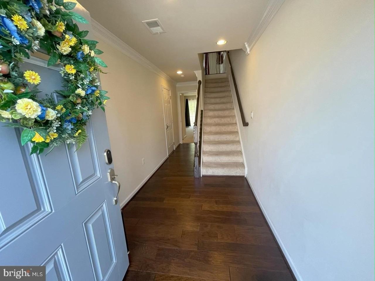 706 Bunker Ln - Photo 2 of 30