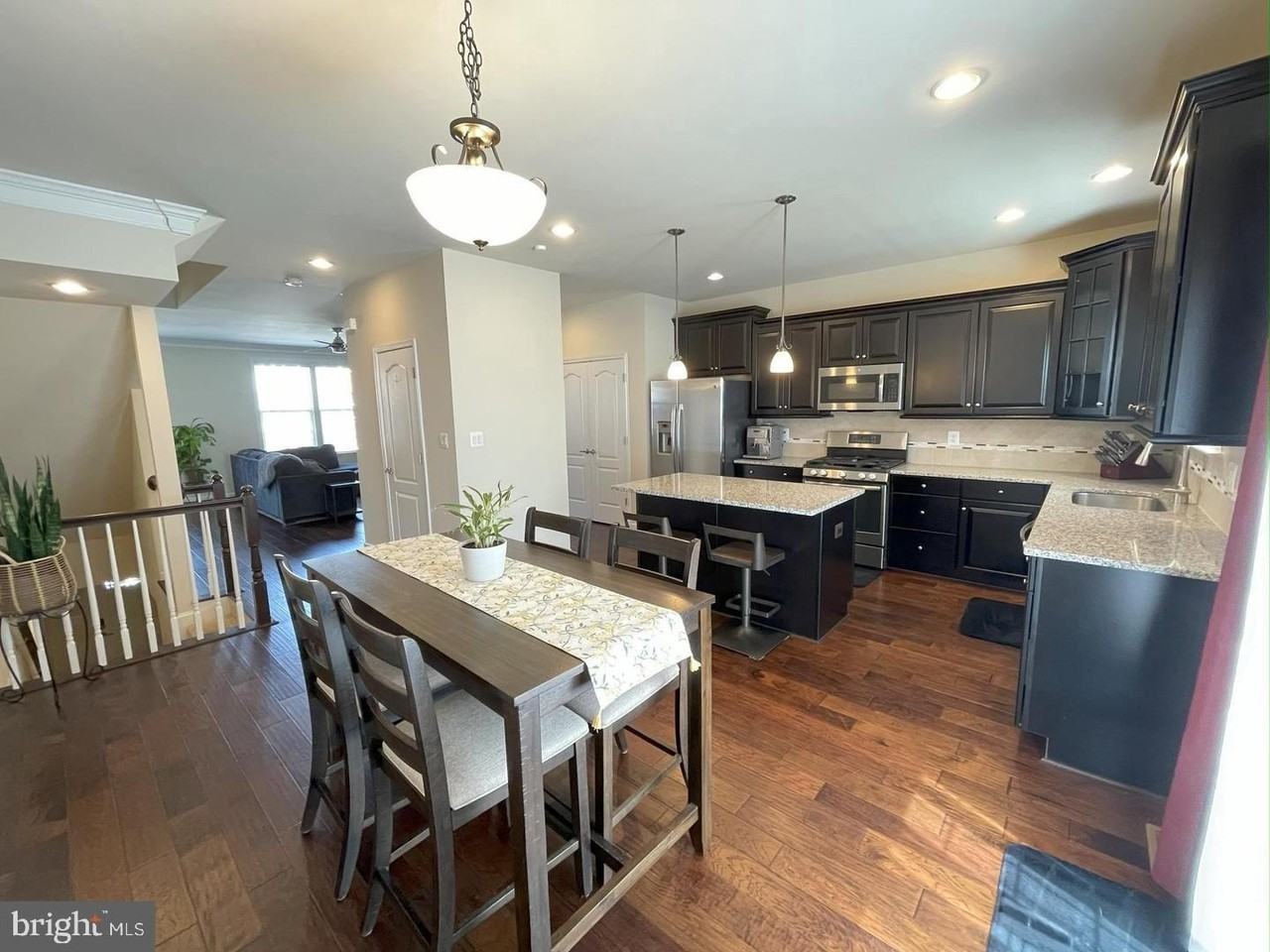 706 Bunker Ln - Photo 5 of 30