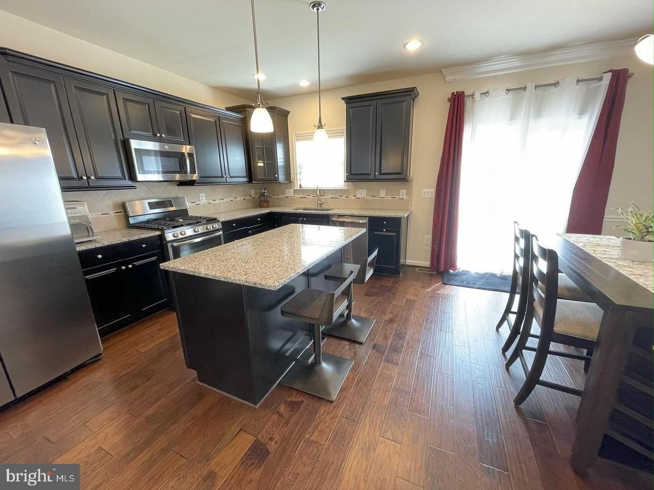 706 Bunker Ln - Photo 6 of 30