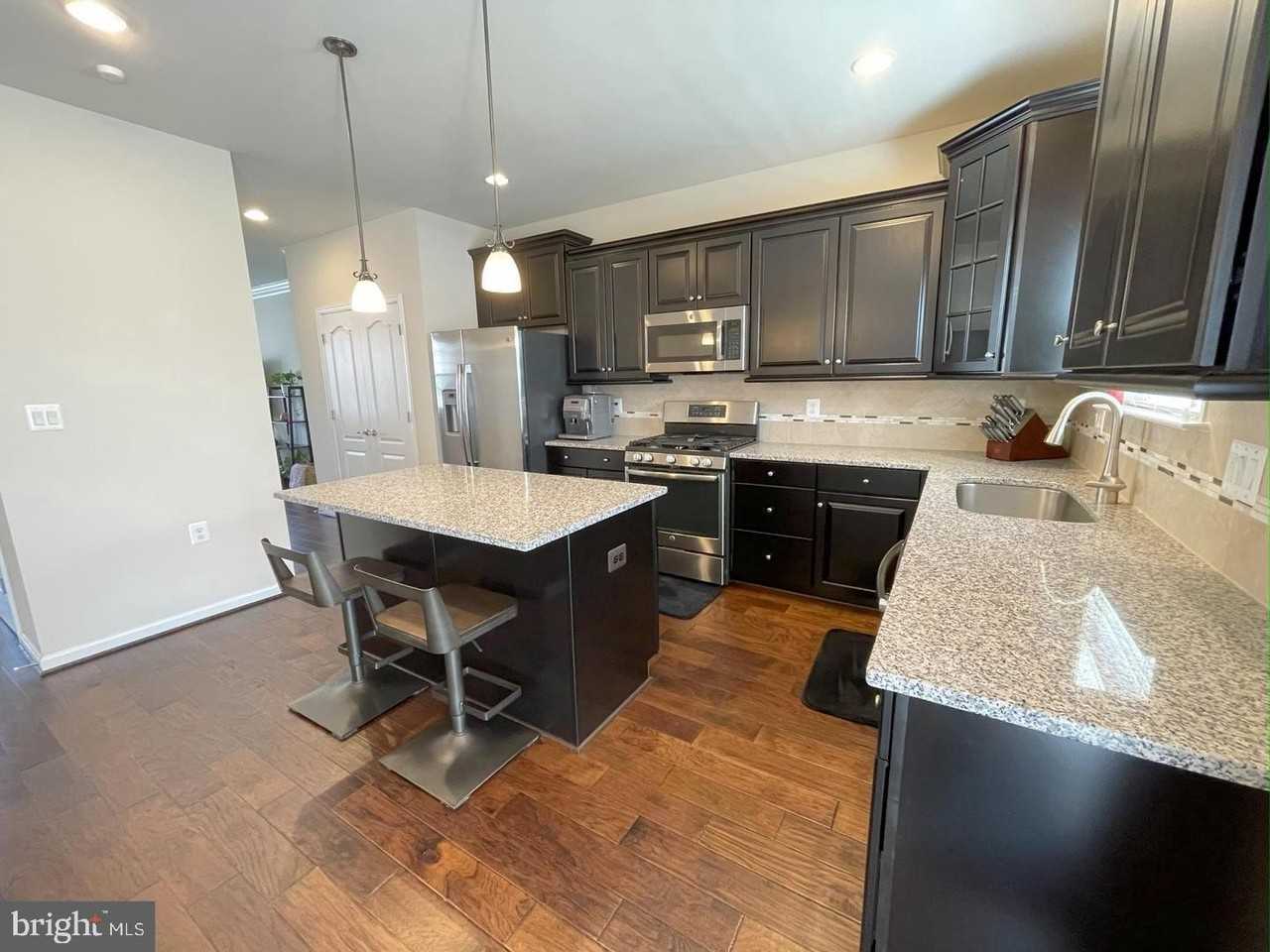 706 Bunker Ln - Photo 7 of 30