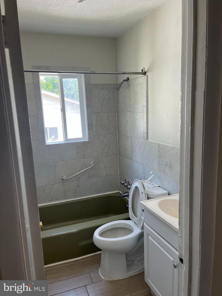 1016 Franklin St #5 - Photo 4 of 25