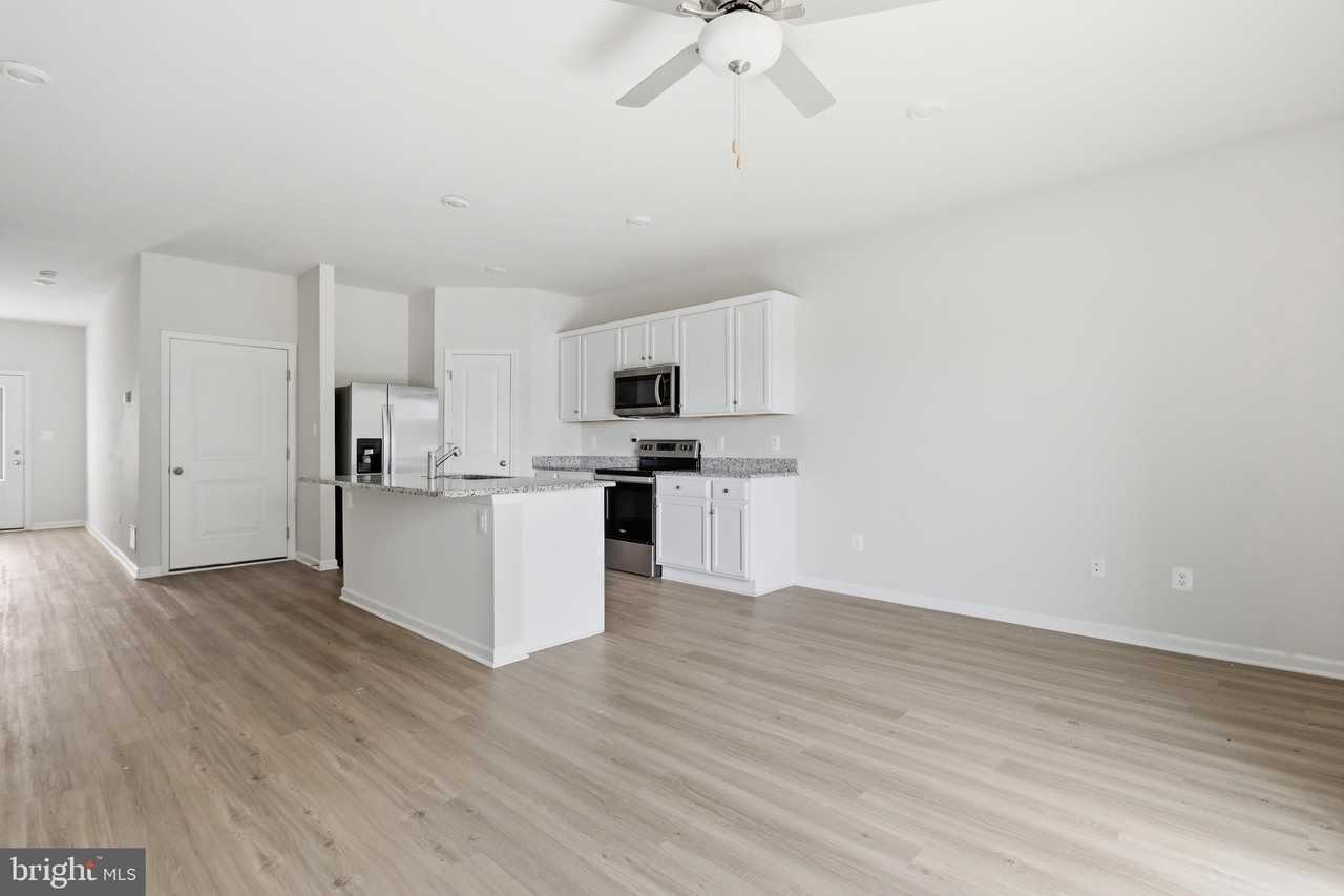 112 Paddington St - Photo 7 of 40