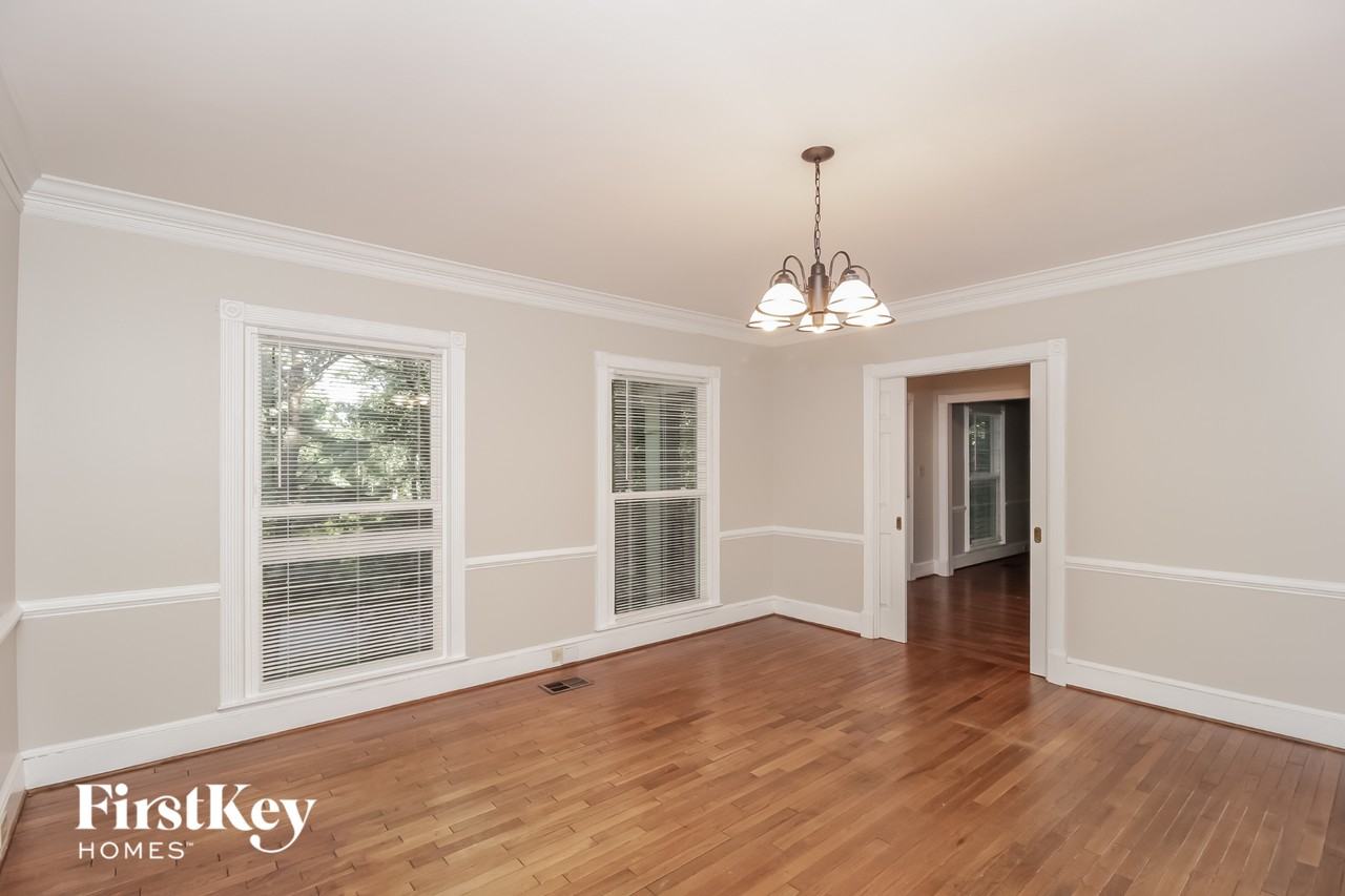 4927 Castlewood Dr Sw - Photo 3 of 15