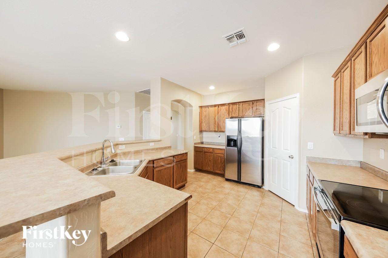 188 S 154th Ln - Photo 6 of 15