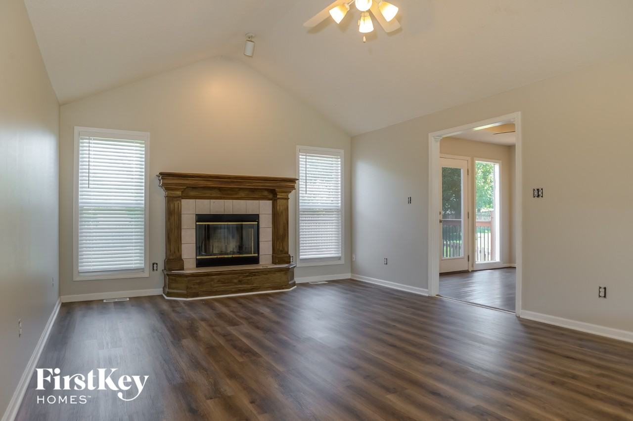 720 Ne 107th St - Photo 3 of 15