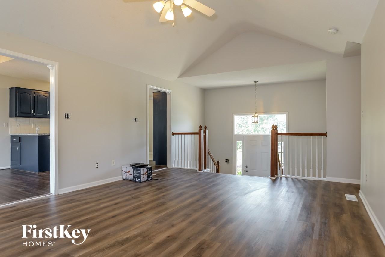 720 Ne 107th St - Photo 4 of 15