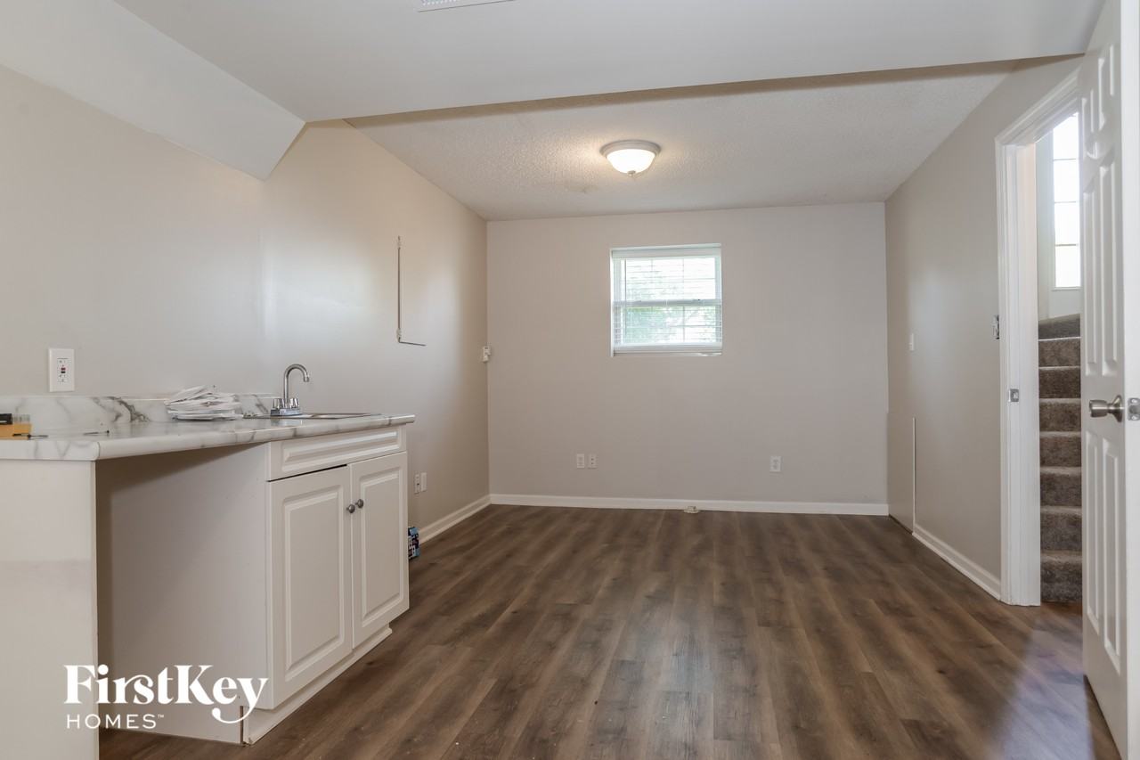 720 Ne 107th St - Photo 5 of 15