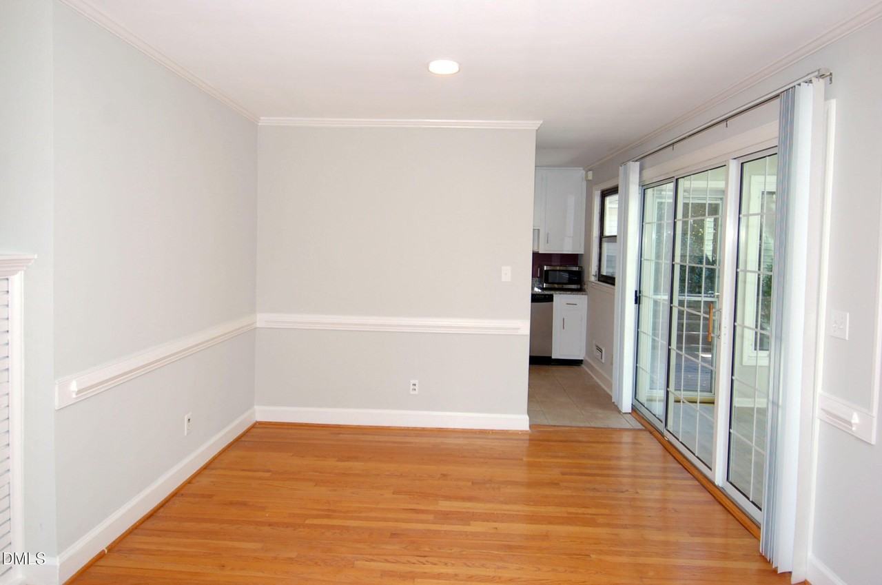 727 Graham St - Photo 6 of 19