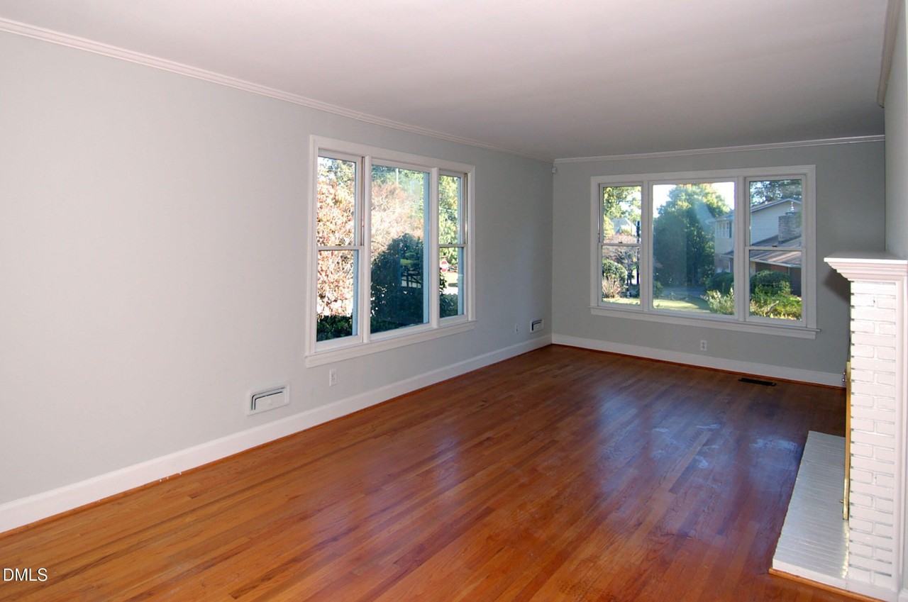 727 Graham St - Photo 7 of 19