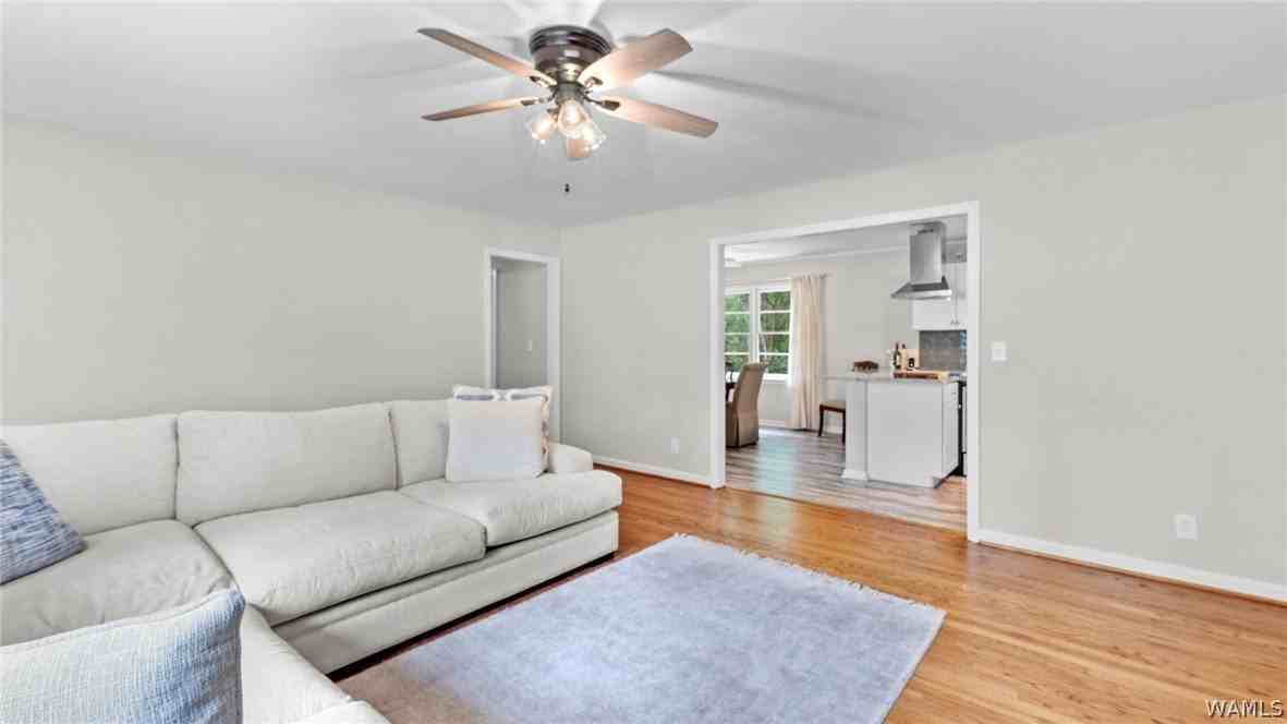 4222 Hillswood Ln - Photo 6 of 34