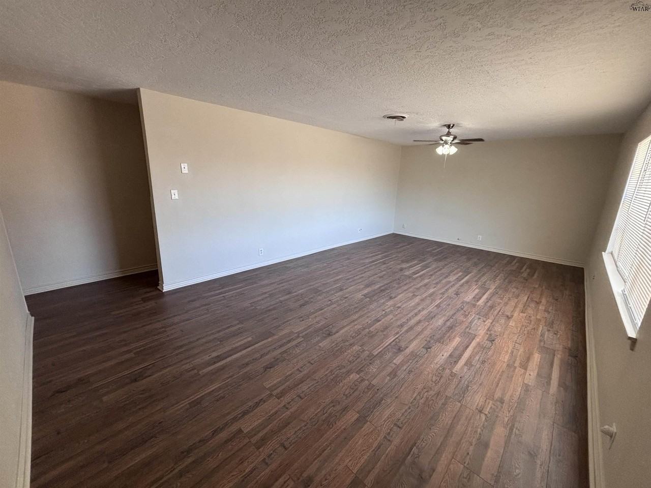 1706 Longview St - Photo 2 of 20