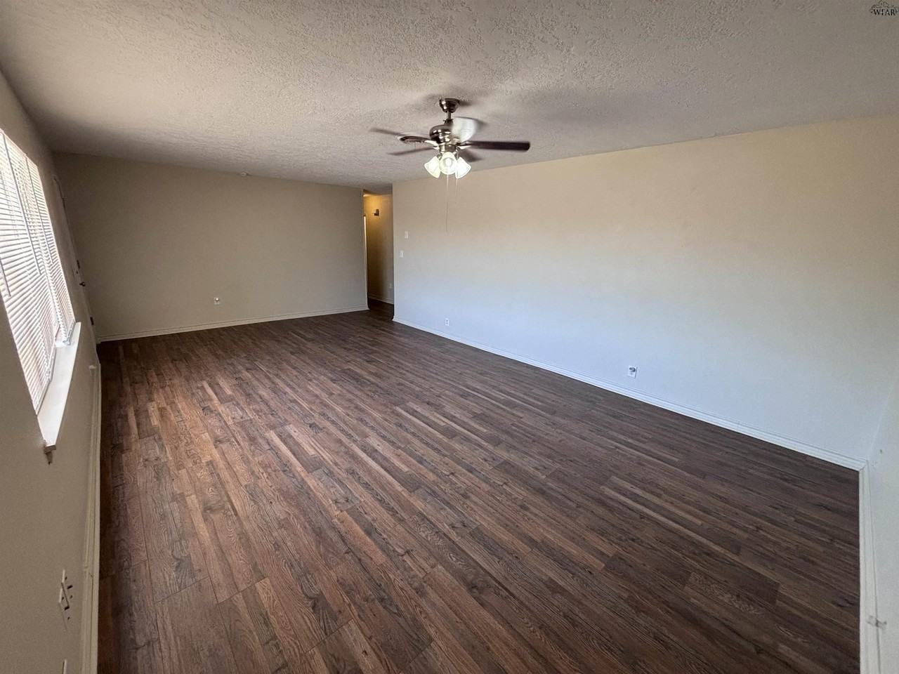 1706 Longview St - Photo 3 of 20