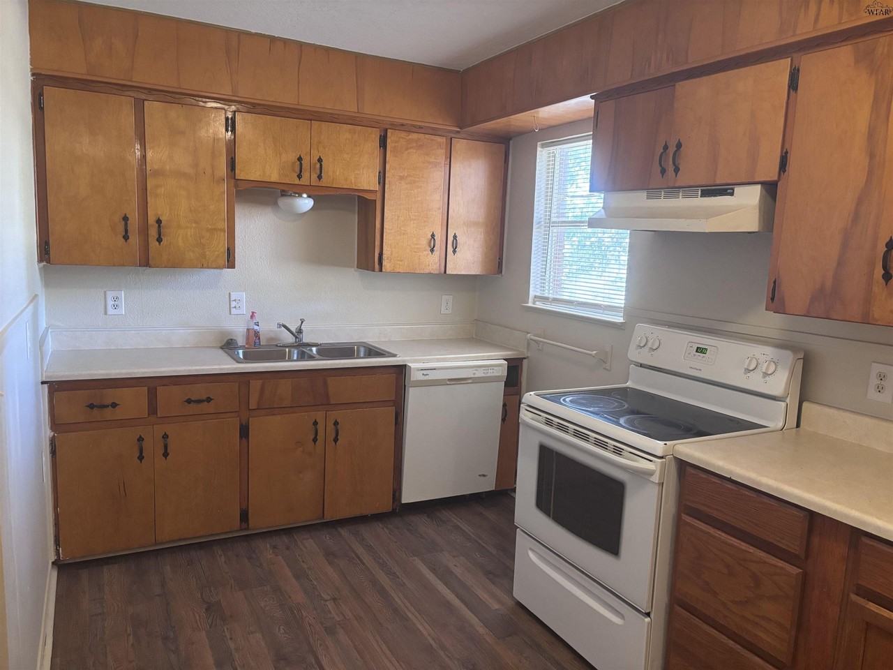 1706 Longview St - Photo 7 of 20