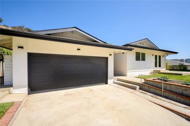 1323 Branta Dr - Photo 2 of 8