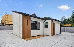 featured image of 2327 N Naomi St