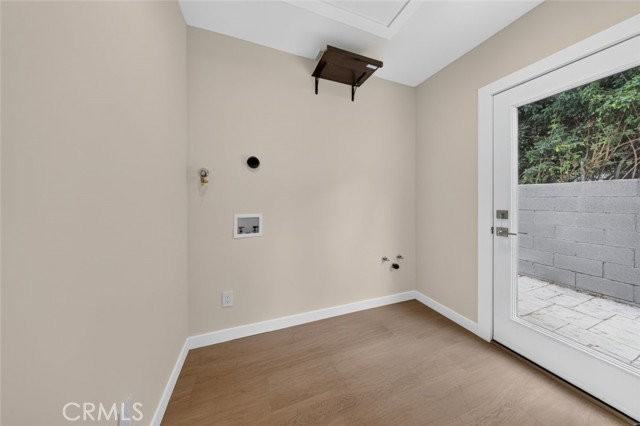 2327 N Naomi St - Photo 7 of 8