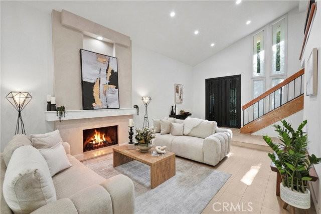 6221 Mammoth Ave - Photo 3 of 5