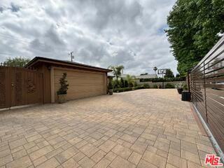 6550 Van Noord Ave - Photo 4 of 8