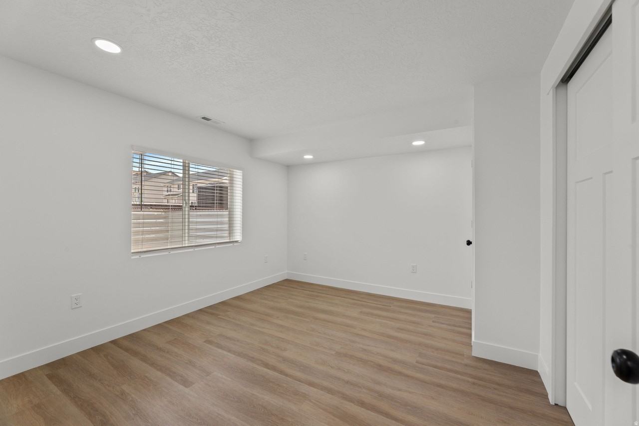 1475 W Skyline Dr - Photo 5 of 17