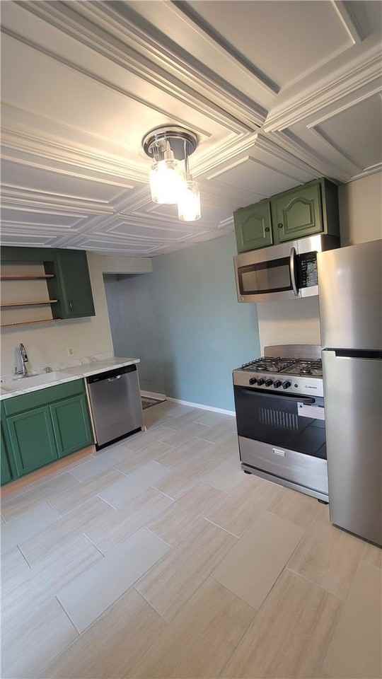 149 Frank St - Photo 2 of 27