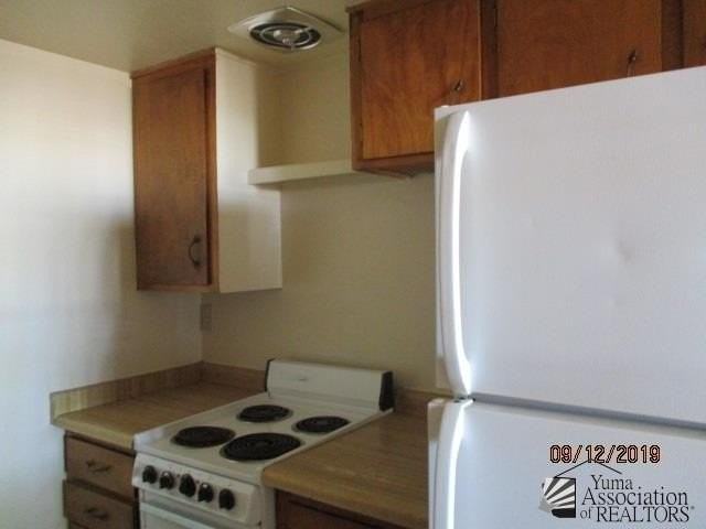 2888 S 1st Ave #B - Photo 5 of 13