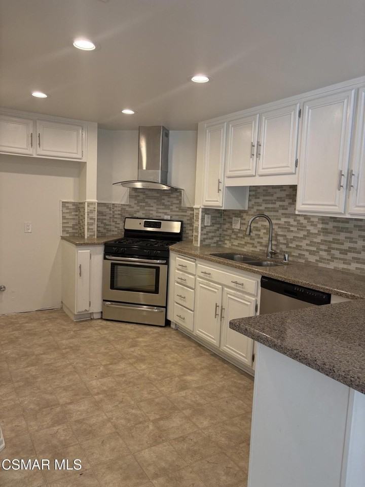 2600 Calle Abedul - Photo 4 of 11