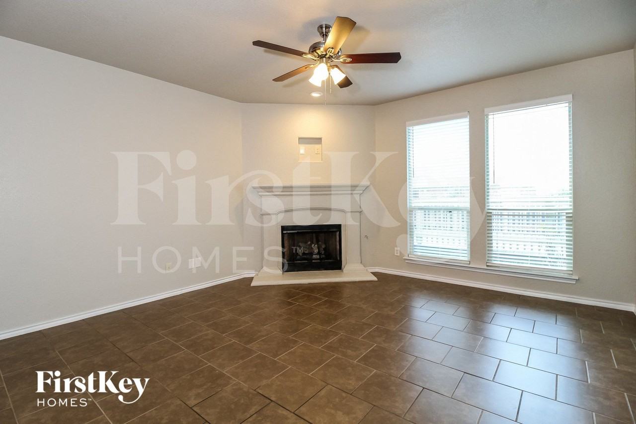 1221 Goodland Ter - Photo 3 of 15