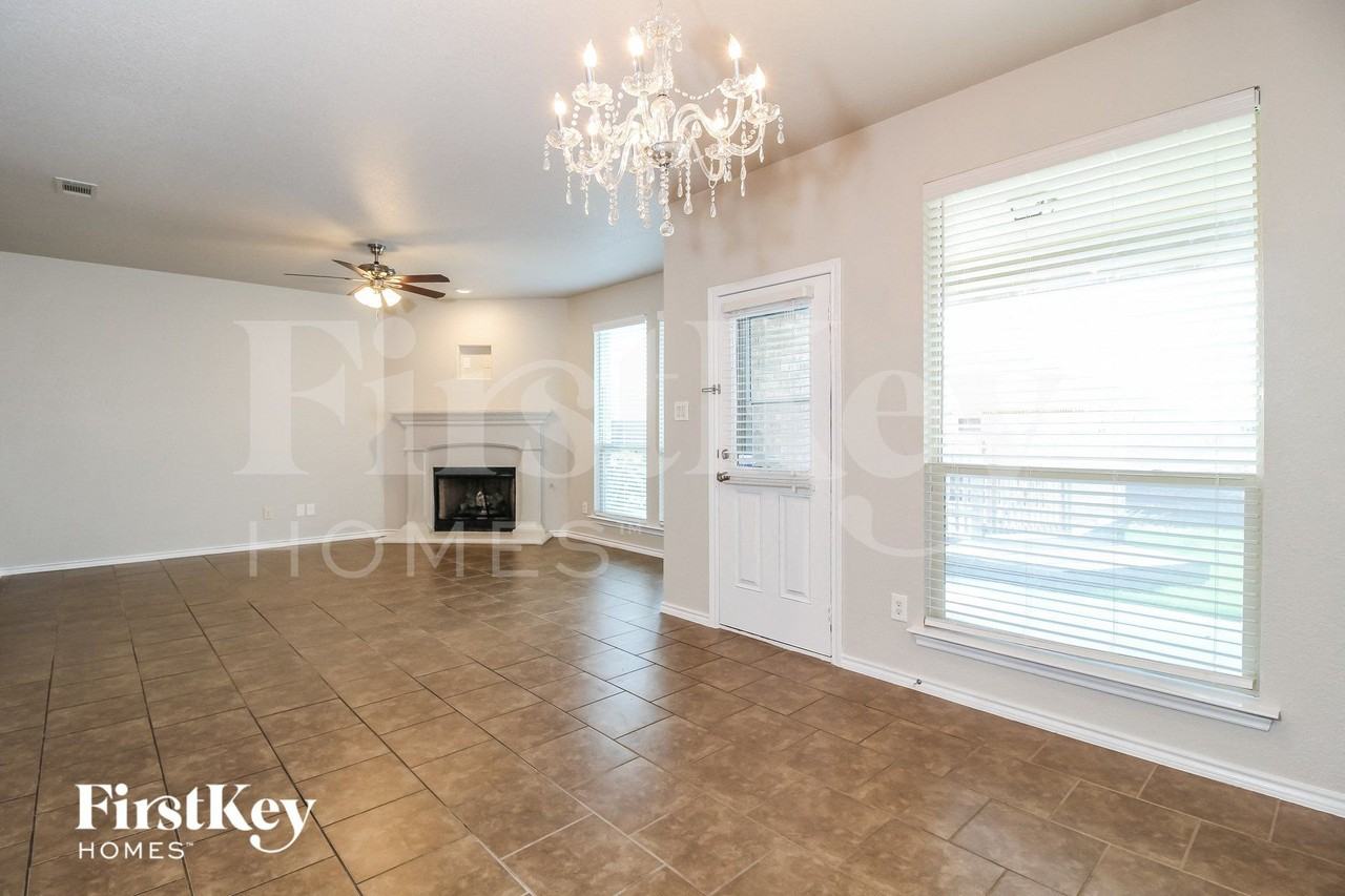 1221 Goodland Ter - Photo 4 of 15