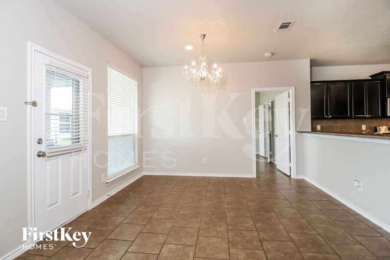 1221 Goodland Ter - Photo 5 of 15
