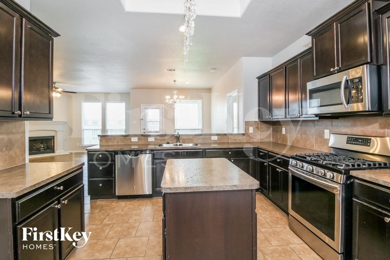 1221 Goodland Ter - Photo 7 of 15