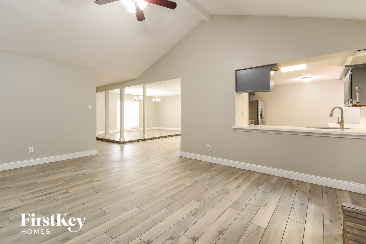 10134 Sagemark Dr - Photo 3 of 15