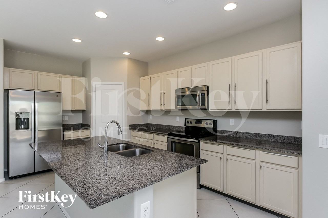 9324 W Jones Ave - Photo 6 of 15